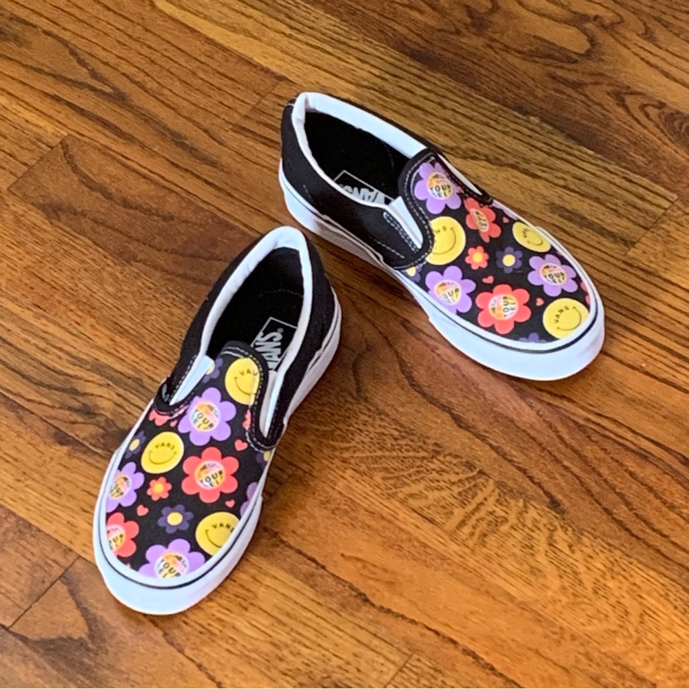 Vans Classic SlipOn Radically Happy Skate Shoe Sneaker Unisex NWT
Boys Kids Teen - Picture 5 of 16